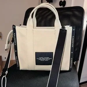 MARC JACOBS THE TOTE BAG ホワイト/ブラック Marc Jacobs The Leather Medium Tote Bag - Cotton/Silver